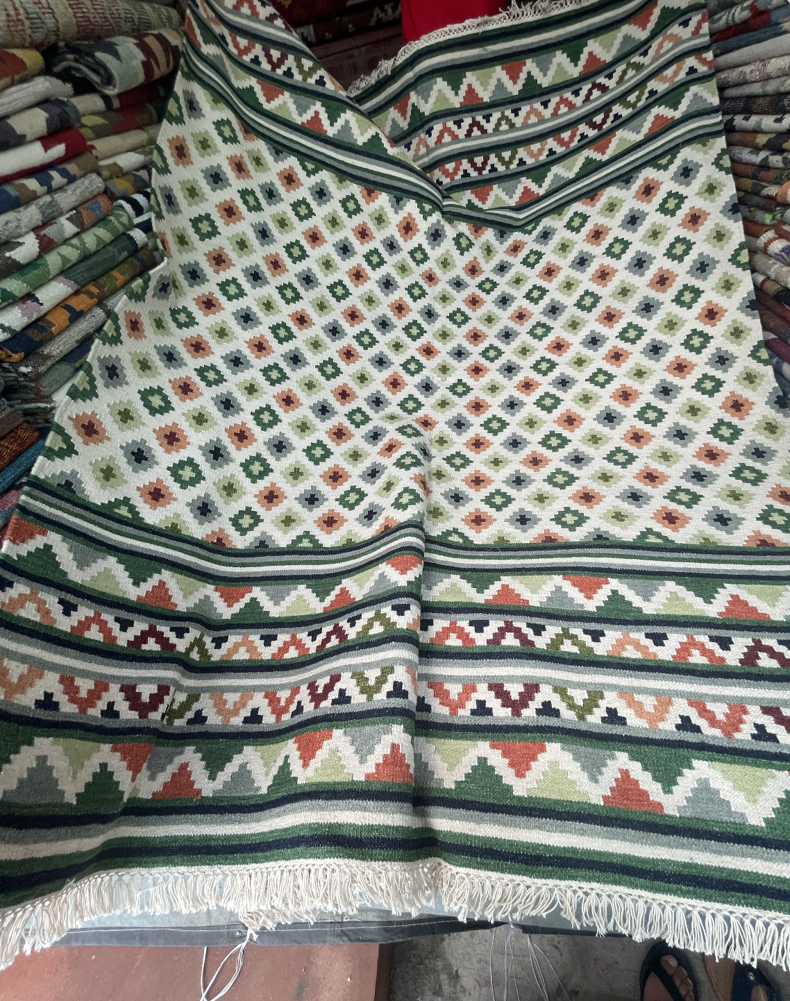 Dhara Rug 240 x 170 cm