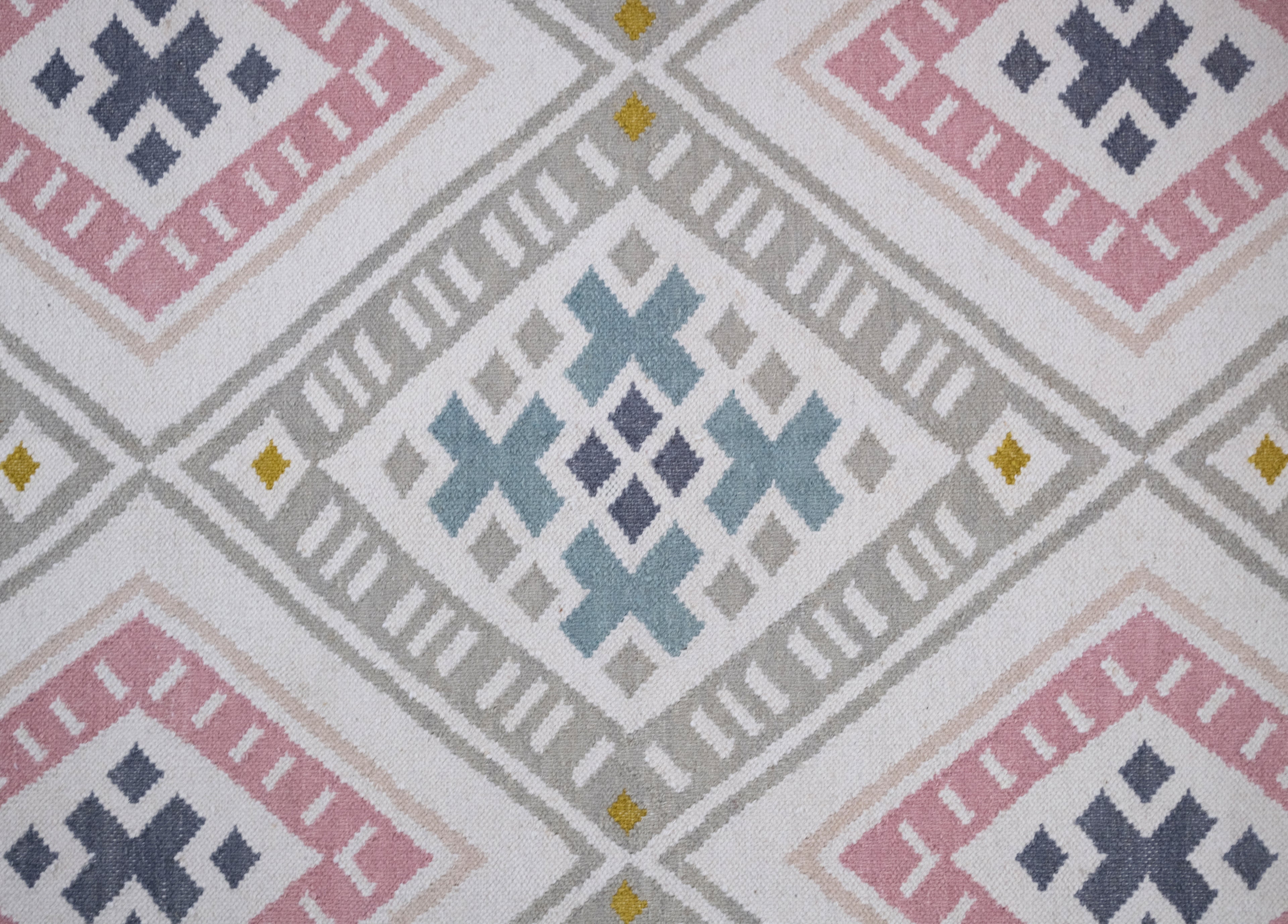 Meera Rug 240 x 170 cm